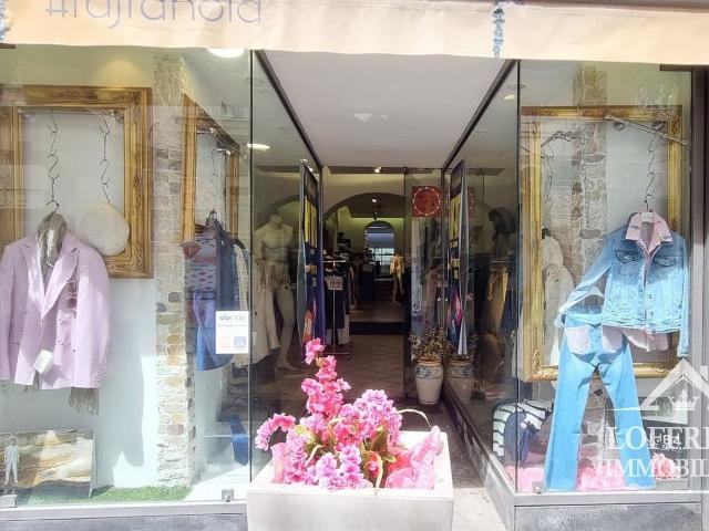 Locale in affitto di 100 m² in Piazza Duomo