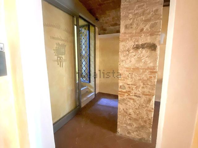 Locale in affitto di 100 m² in Piazza San Leoluca