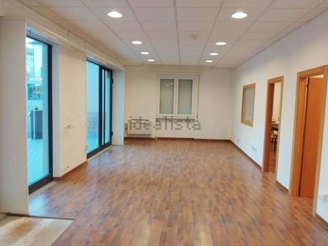 Locale in affitto di 100 m² in Piazza Peretti