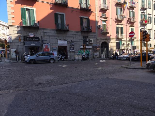 Locale in affitto di 100 m² in Piazza Piedigrotta