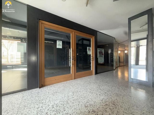 Locale in affitto di 100 m² in Piazza Primo Maggio, 1