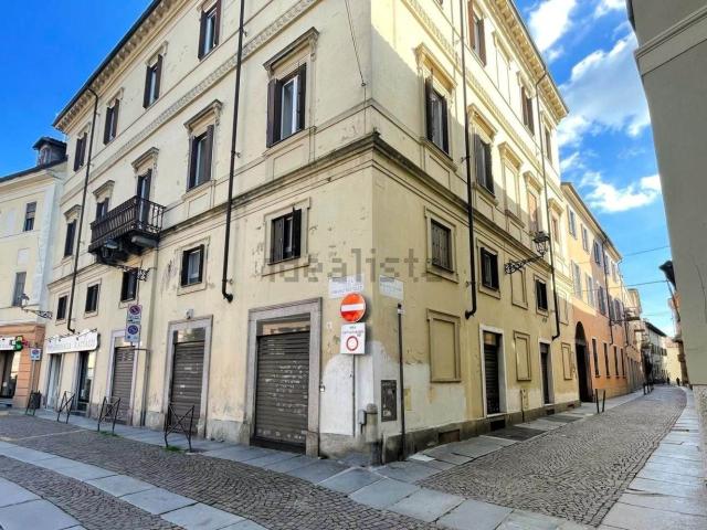 Locale in affitto di 100 m² in Piazza Urbano Rattazzi, 1