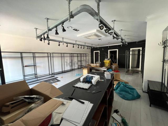 Locale in affitto di 100 m² in Strada Provinciale di Caserta, 244