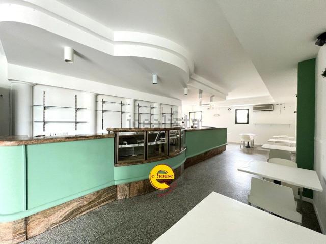Locale in affitto di 101 m² in Via Lorenzo Perosi