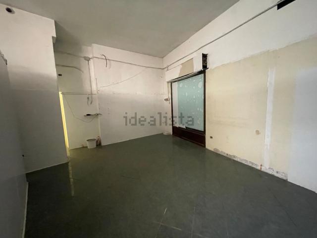 Locale in affitto di 101 m² in Via Roma