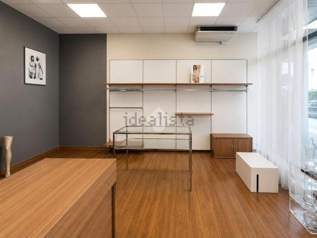 Locale in affitto di 101 m² in Piazza Enrico Berlinguer, 8