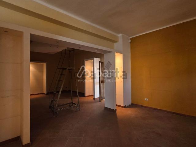 Locale in affitto di 145 m²