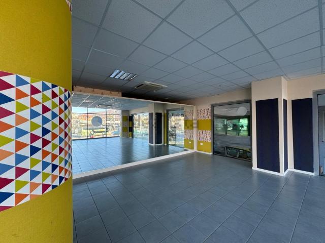 Locale in affitto di 102 m² in Piazza J.F. Kennedy