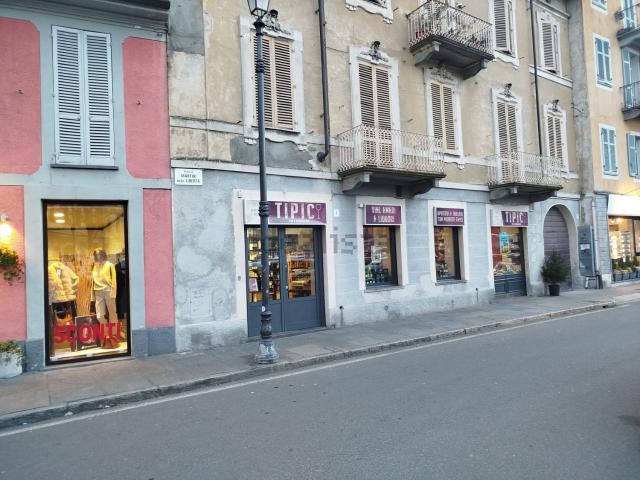Locale in affitto di 102 m² in Piazza Martiri della Libertà, 2
