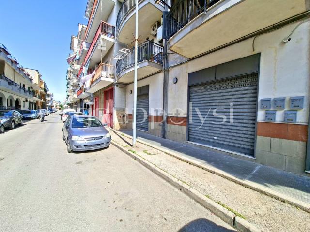 Locale in affitto di 103 m² in Via della Libertà