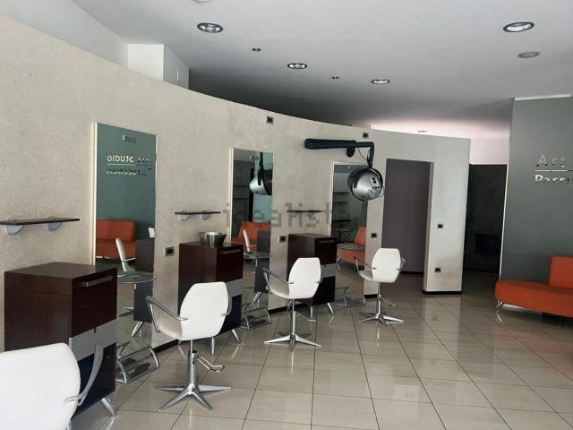 Locale in affitto di 104 m² in Via A. Mantegna