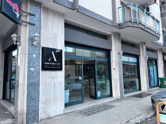 Locale in affitto di 104 m² in Via Gastone Mezzetti, 131
