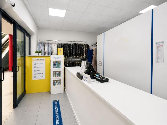 Locale in affitto di 104 m² in Via Giuseppe di Vittorio