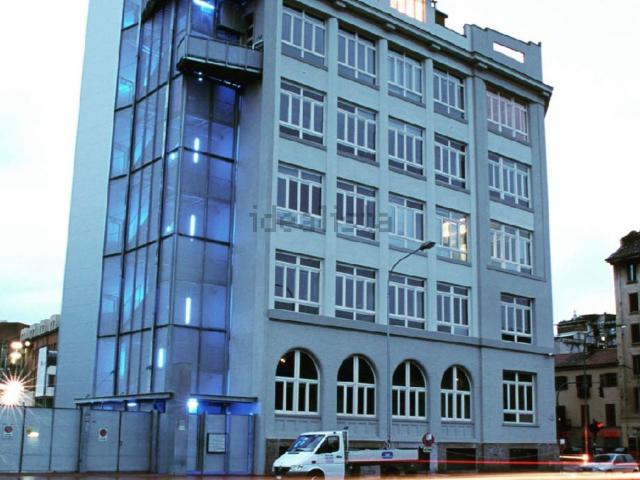 Locale in affitto di 1050 m² in Corso Emilia, 8