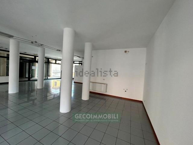 Locale in affitto di 105 m²