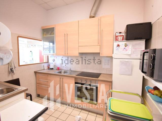 Locale in affitto di 105 m² in Via 4 Novembre