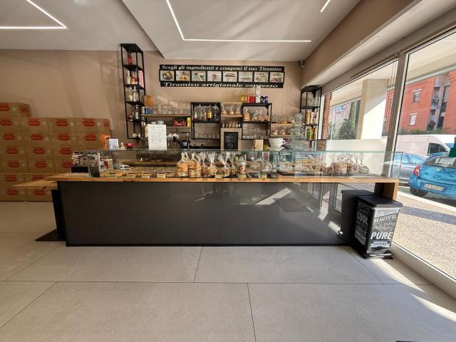Locale in affitto di 105 m² in Via Carmelo Maestrini