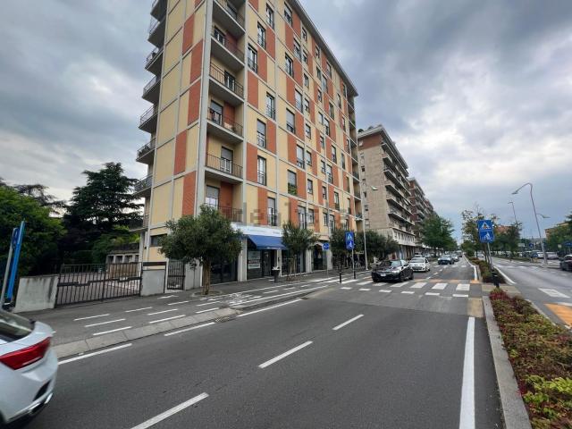 Locale in affitto di 105 m² in Via Alessandro Lamarmora