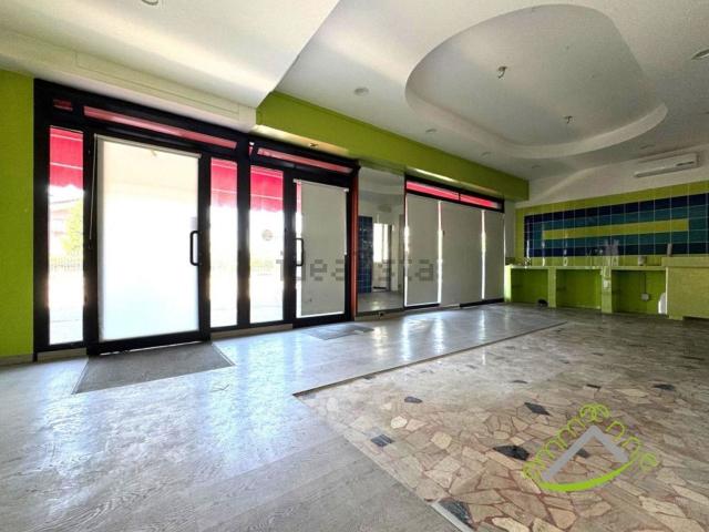 Locale in affitto di 105 m² in Via Molinella