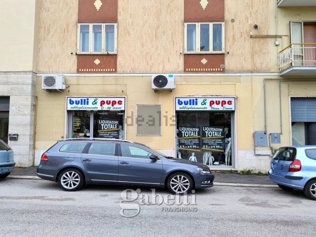 Locale in affitto di 105 m² in Via Monte Grappa