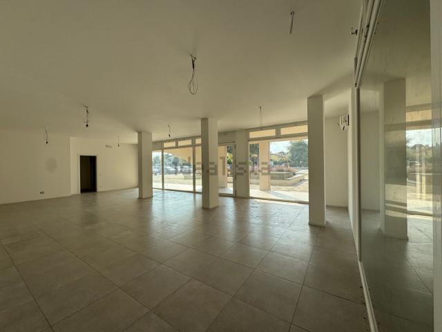 Locale in affitto di 105 m² in Via Nazario Sauro