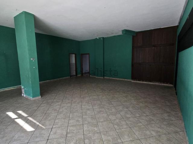 Locale in affitto di 105 m² in Via Nazionale Appia