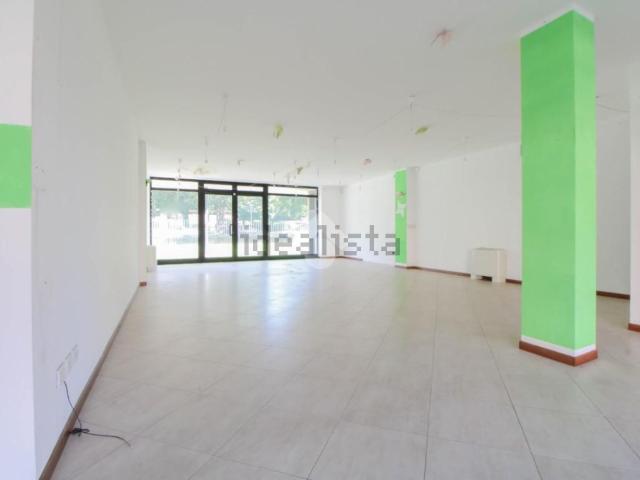 Locale in affitto di 105 m² in Via Sandro Pertini