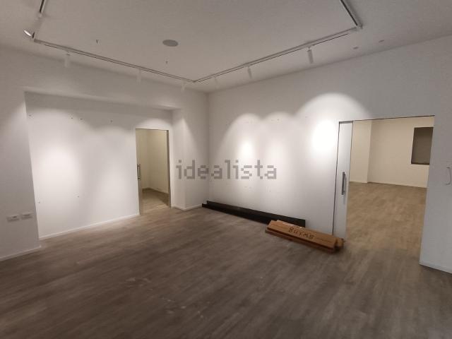 Locale in affitto di 105 m² in Via Roma
