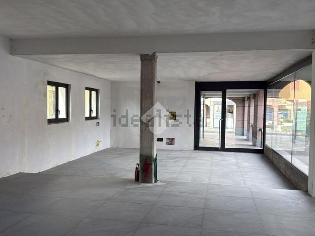 Locale in affitto di 105 m² in Via Roma