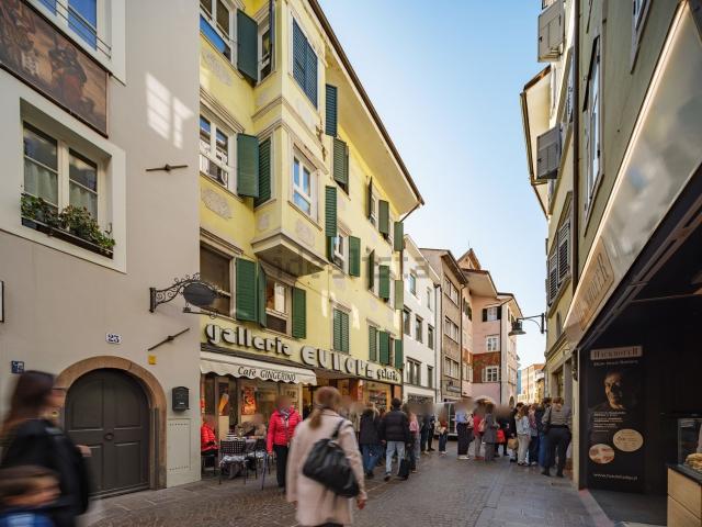 Locale in affitto di 105 m² in Galleria Europa, 12