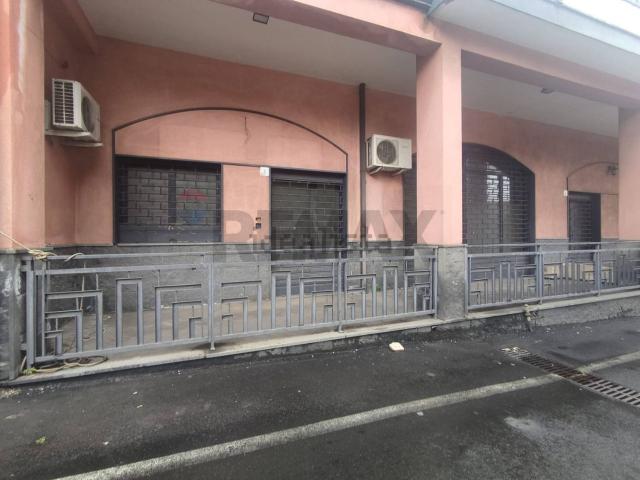 Locale in affitto di 106 m² in Via IV Novembre, 3
