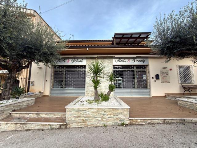 Locale in affitto di 107 m² in Via Thomas Alva Edison, 6