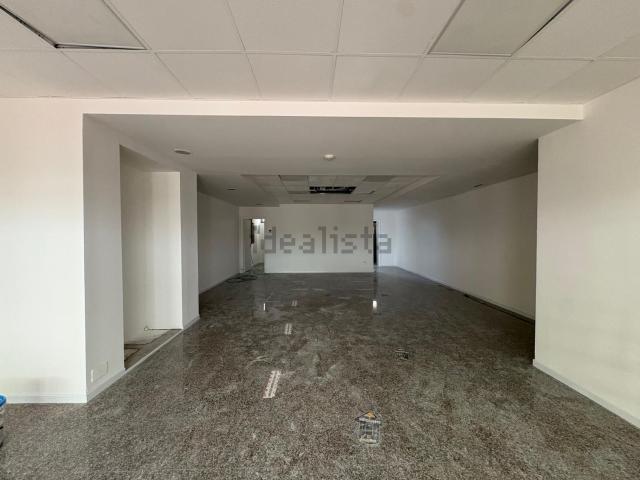 Locale in affitto di 107 m² in Via Umbria