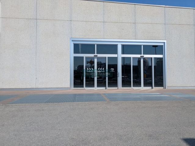 Locale in affitto di 1080 m² in Strada Senza Nome