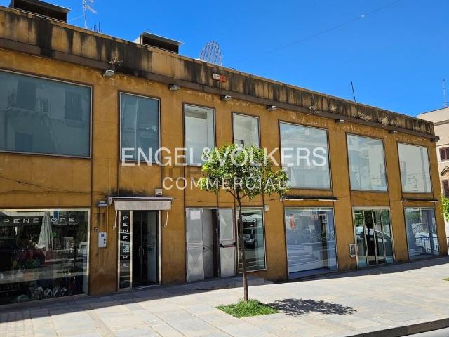 Locale in affitto di 1080 m² in Via Giuseppe Licata, 154