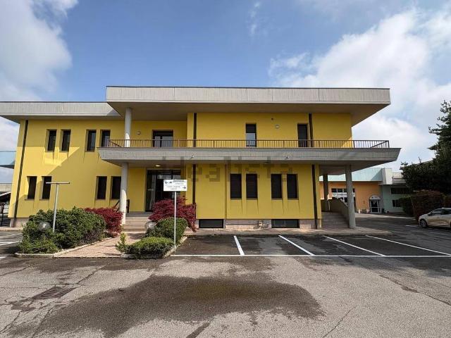 Locale in affitto di 1080 m² in Via Silvio Pellico, 16