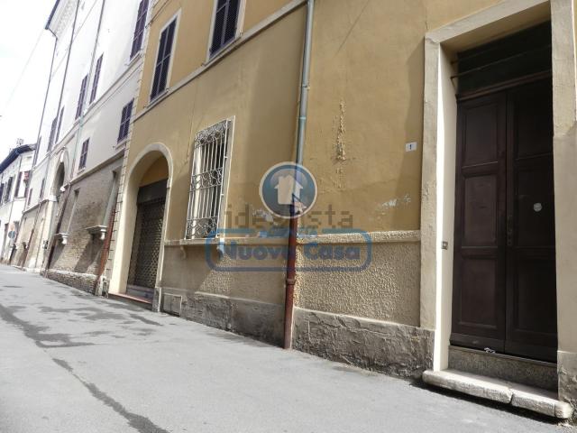 Locale in affitto di 109 m² in Via San Vitale, 1