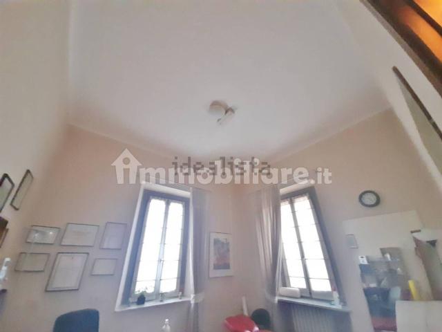 Locale in affitto di 109 m² in Piazzetta F. Perotti