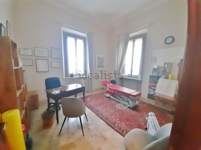 Locale in affitto di 109 m² in Piazzetta F. Perotti