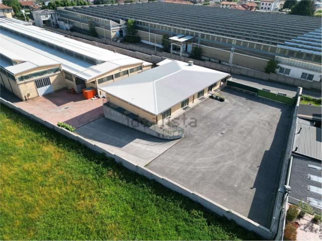 Locale in affitto di 1100 m² in Via Raffaello