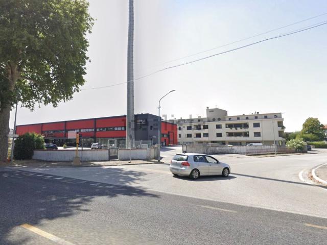 Locale in affitto di 1100 m² in Via Valdagno