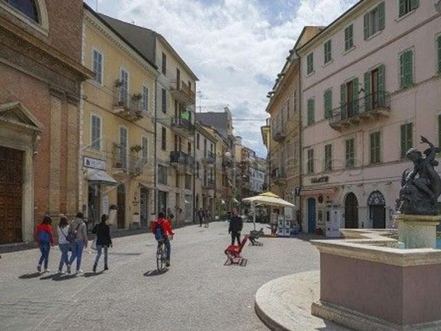 Locale in affitto di 110 m²