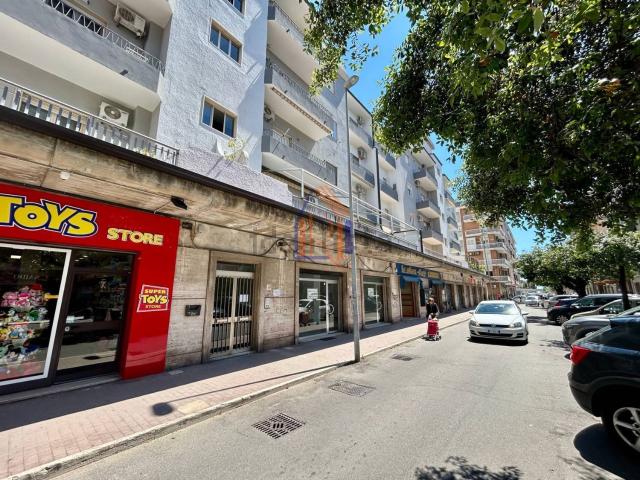 Locale in affitto di 110 m² in Via C. Amirante, 25