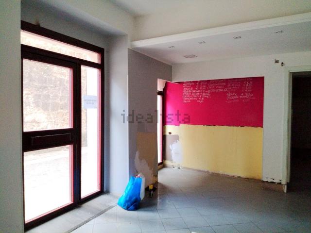 Locale in affitto di 110 m² in Via Corona