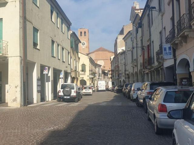 Locale in affitto di 110 m² in Via Cavour