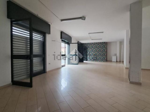 Locale in affitto di 110 m² in Via Calderisi, 47