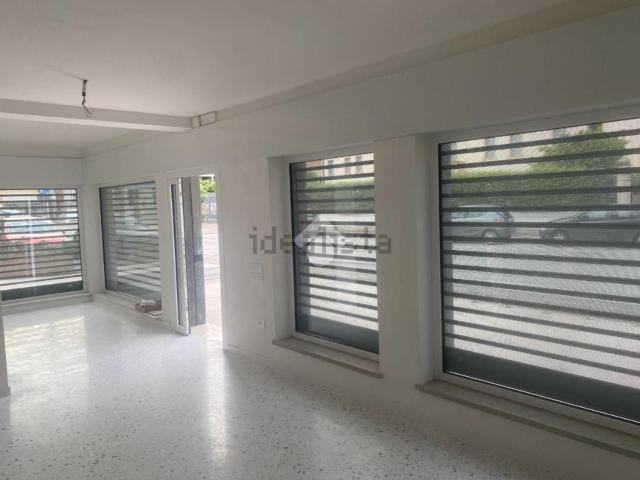 Locale in affitto di 110 m² in Via Castelletto, 27