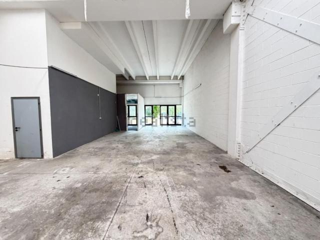 Locale in affitto di 110 m² in Via Chiesa Sud