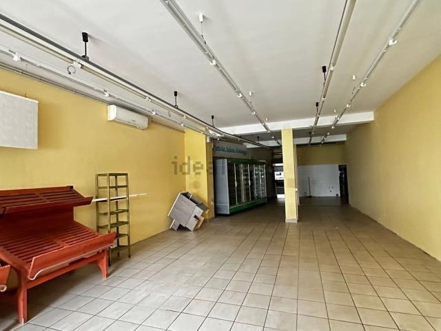 Locale in affitto di 110 m² in Via Chiesanuova, 82