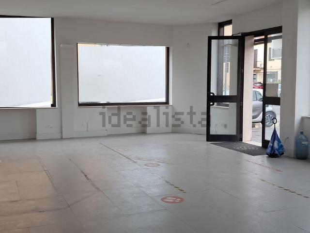 Locale in affitto di 110 m² in Via Aldo Moro